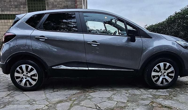 Usata Renault Captur 95 CV (69 kW) 2019 Grigio SUV
