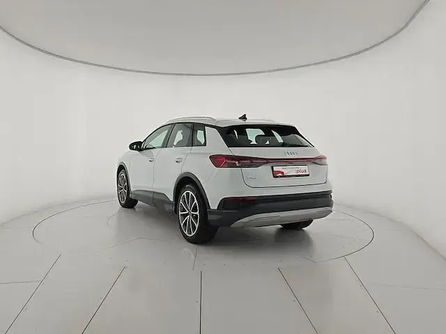 Usata Audi Q4 e-tron Advanced 210 kW (286 CV) 2024 Bianco ghiaccio metallizzato SUV