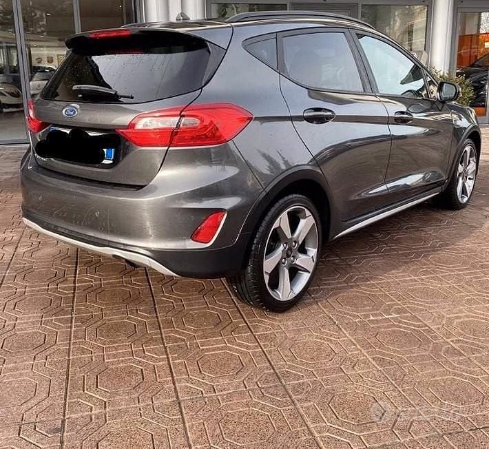 Usata Ford Fiesta Active 86 CV (63 kW) 2018 Grigio Berlina