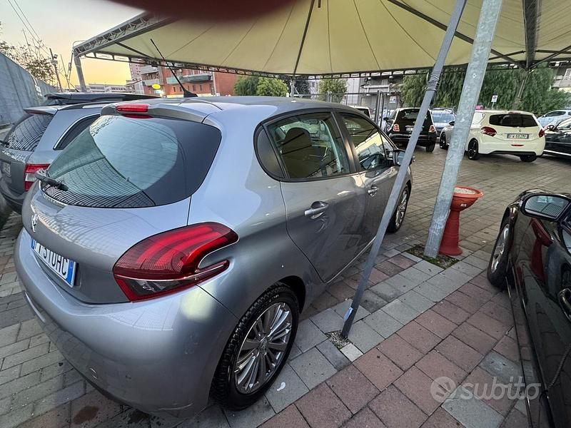 Usata Peugeot 208 Active 99 CV (72 kW) 2019 Grigio Utilitaria