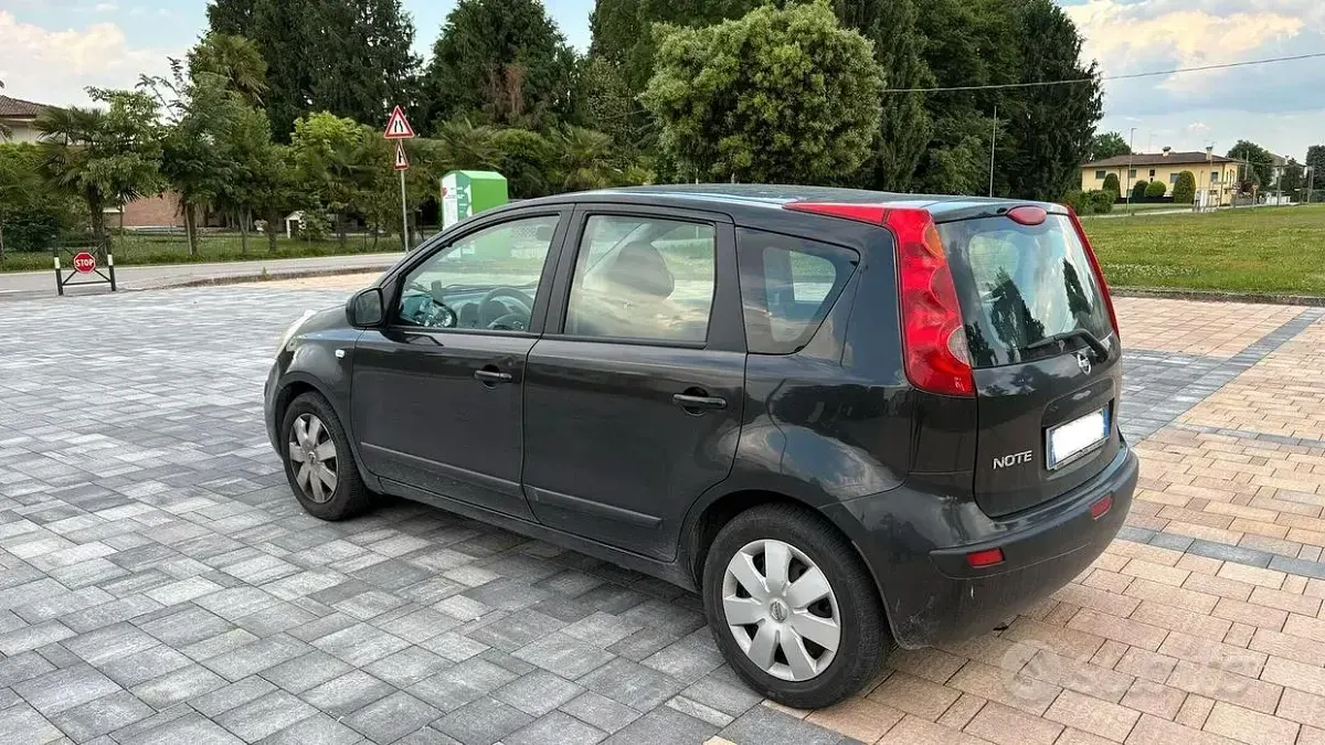 Usata Nissan Note 88 CV (64 kW) 2007 Nero Utilitaria