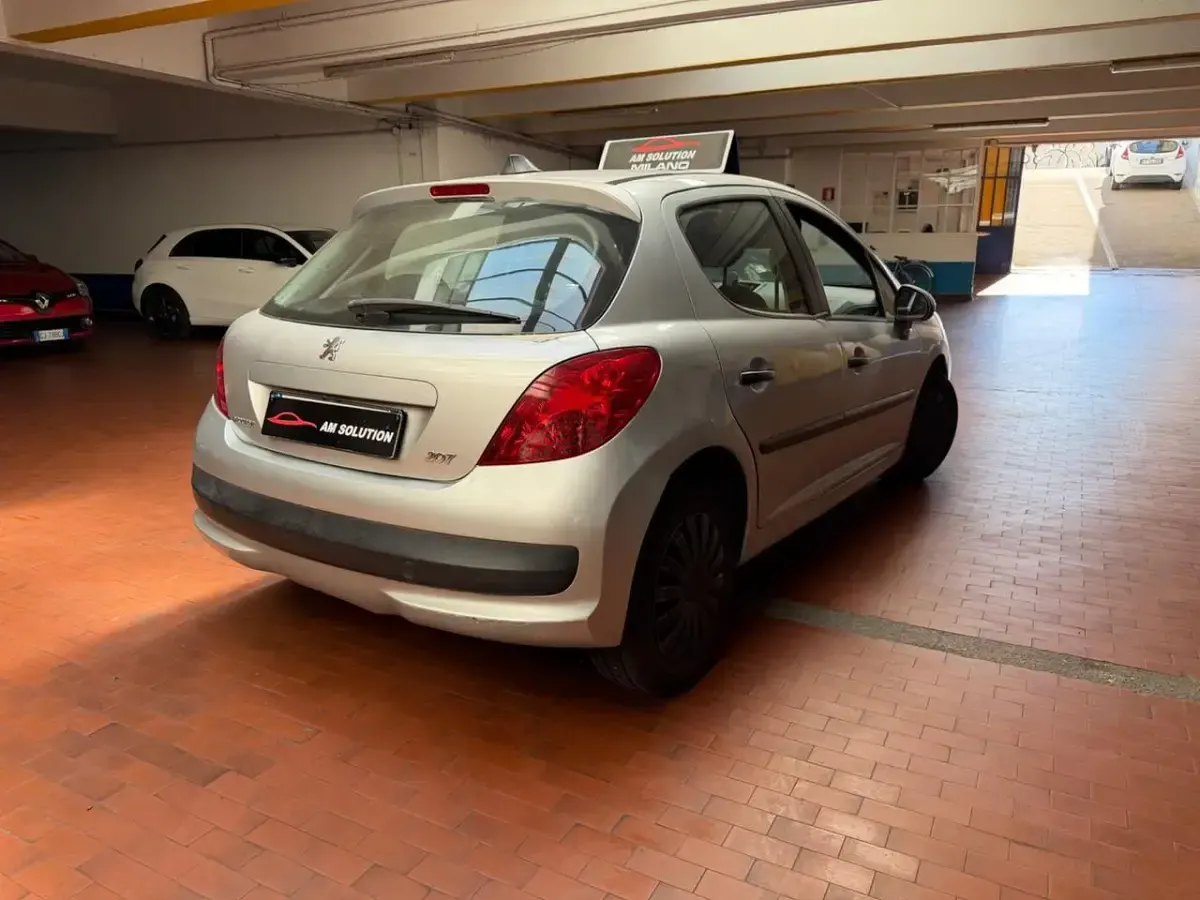Usata Peugeot 207 73 CV (53 kW) 2007 Argento Berlina