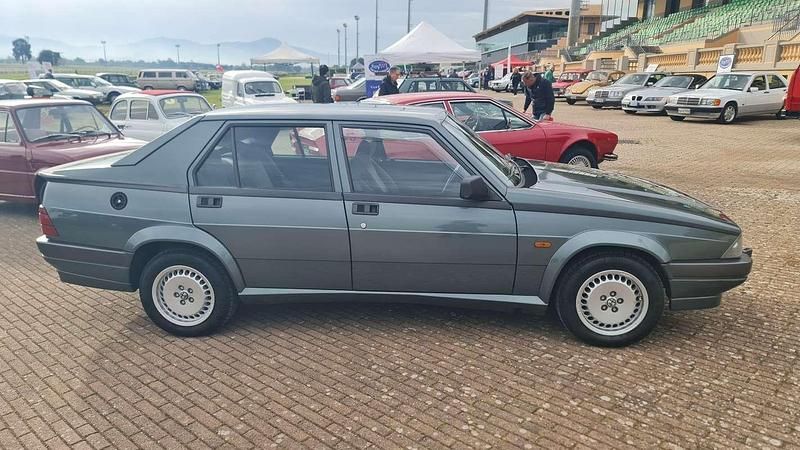 Usata Alfa Romeo 75 148 CV (108 kW) 1989 Berlina