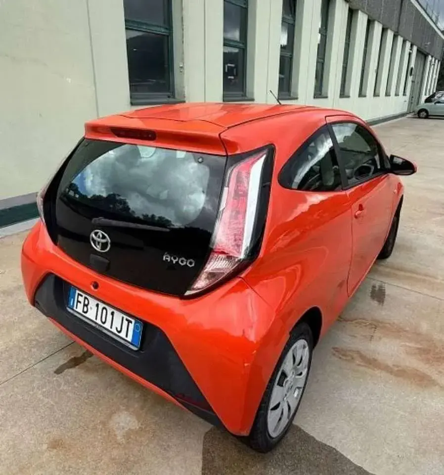 Usata Toyota Aygo Cool 69 CV (50 kW) 2015 Rosso Utilitaria