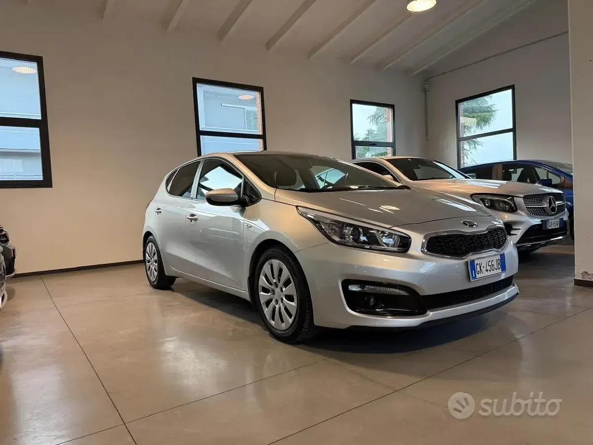 Usata Kia Ceed 90 CV (66 kW) 2016 Grigio Utilitaria