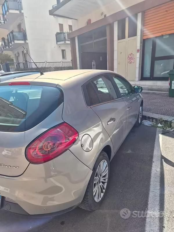 Usata Fiat Bravo 120 CV (88 kW) 2010 Grigio Utilitaria