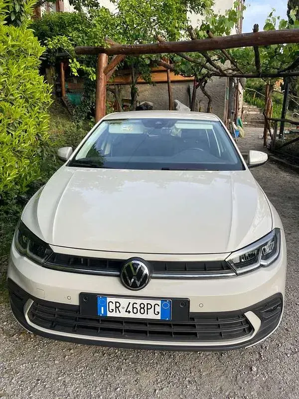 Usado VW Polo Life 95 HP (69 kW) 2023 Bege Citadino