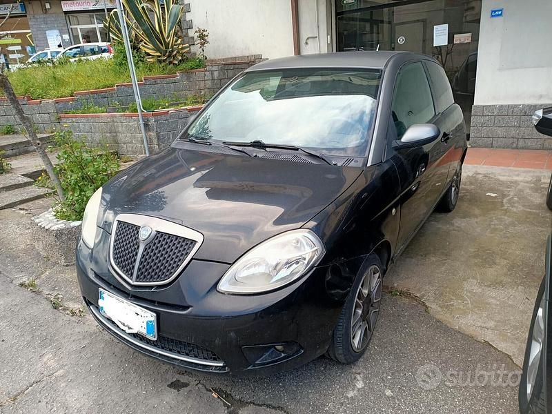 Usata Lancia Ypsilon 90 CV (66 kW) 2008 Nero Utilitaria
