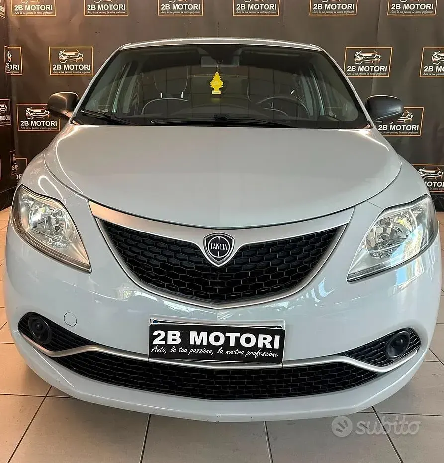 Usata Lancia Ypsilon Gold 69 CV (50 kW) 2016 Grigio Utilitaria