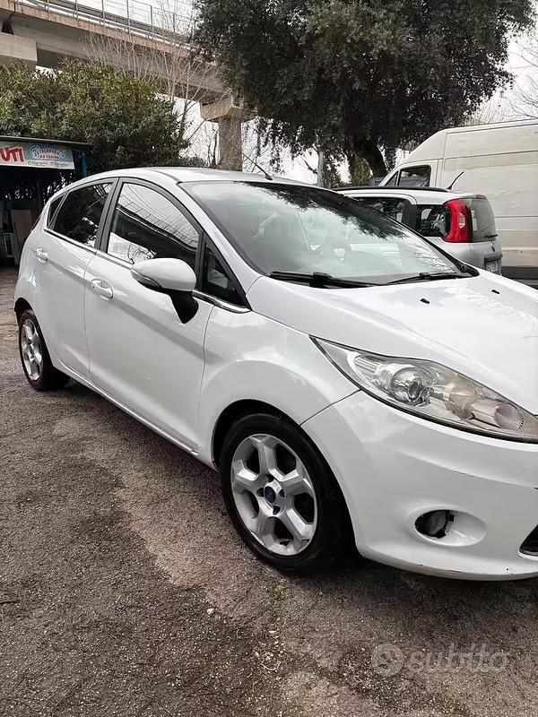 Usata Ford Fiesta 70 CV (51 kW) 2011 Utilitaria