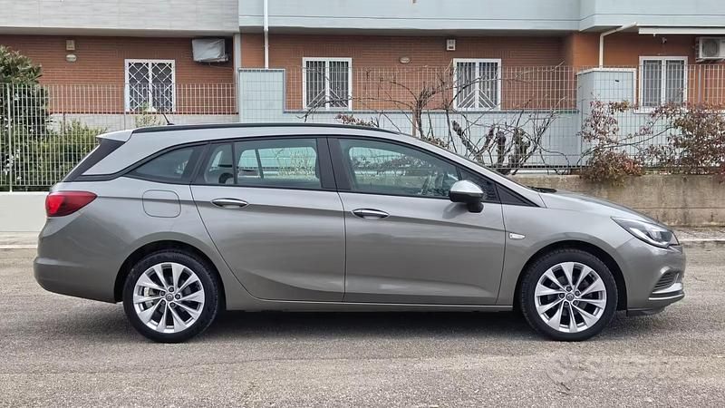Usata Opel Astra Innovation 105 CV (77 kW) 2017 Grigio Station wagon