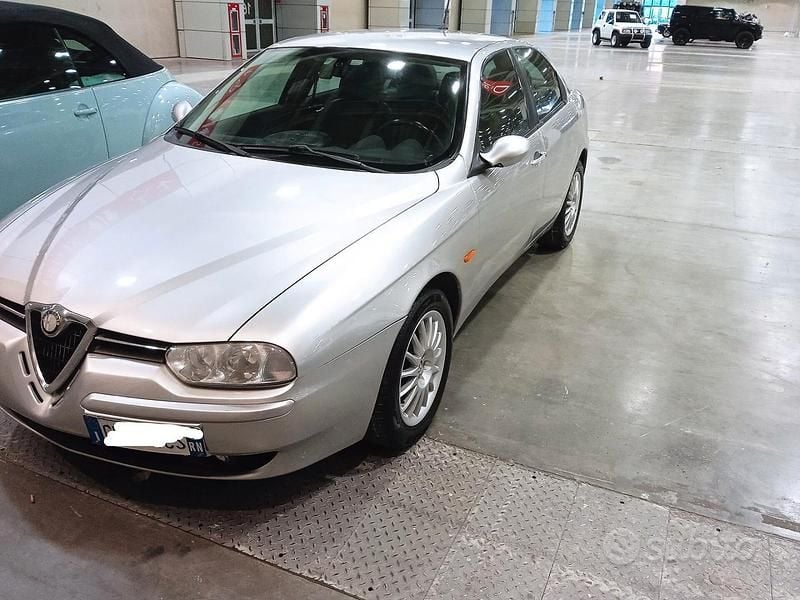 Usata Alfa Romeo 156 Distinctive 165 CV (121 kW) 2002 Grigio Berlina