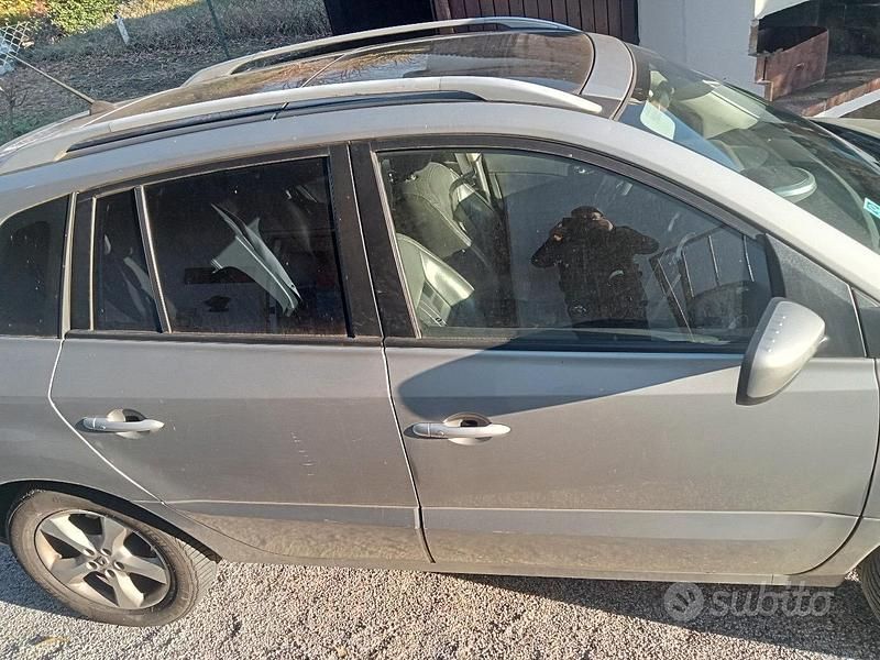 Grigio Usata 2009 Renault Koleos SUV | 3000 € (Buon prezzo) - Immagine 1/4