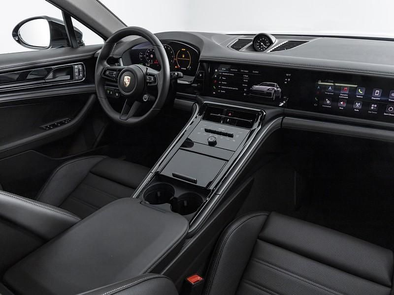 Nuova Porsche Panamera 4 469 CV (344 kW) 2026 Argento dolomite metallizzato Berlina