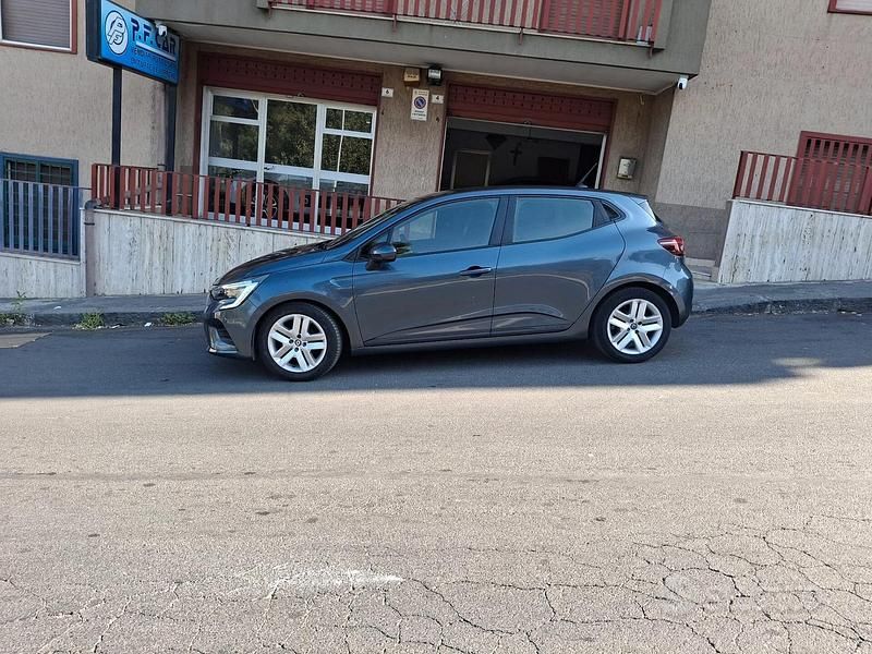 Usata Renault Clio V Intens 101 CV (74 kW) 2022 Grigio Berlina