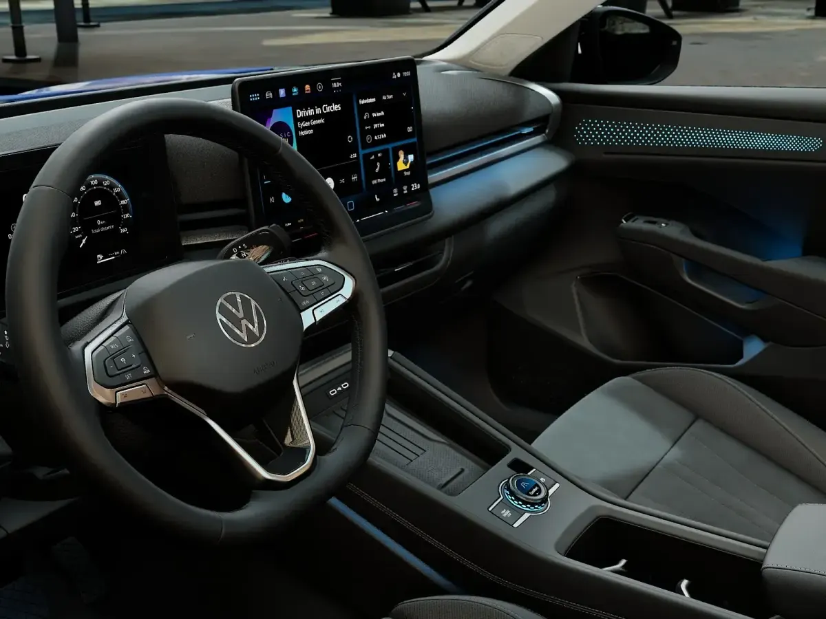 Nuova VW T-Roc Style 150 CV (110 kW) 2026 Celestial blue metallizzato nero SUV