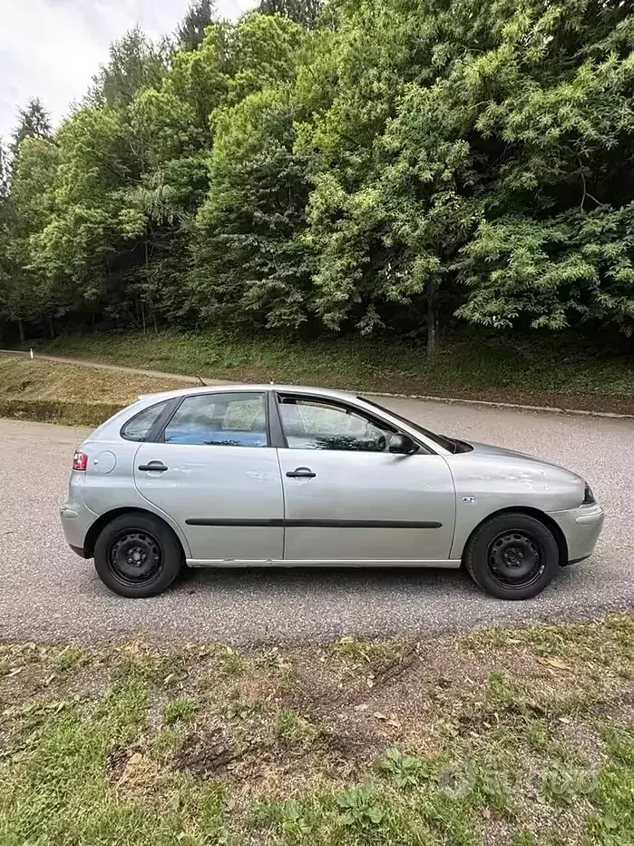 Usata Seat Ibiza 64 CV (47 kW) 2003 Grigio Utilitaria