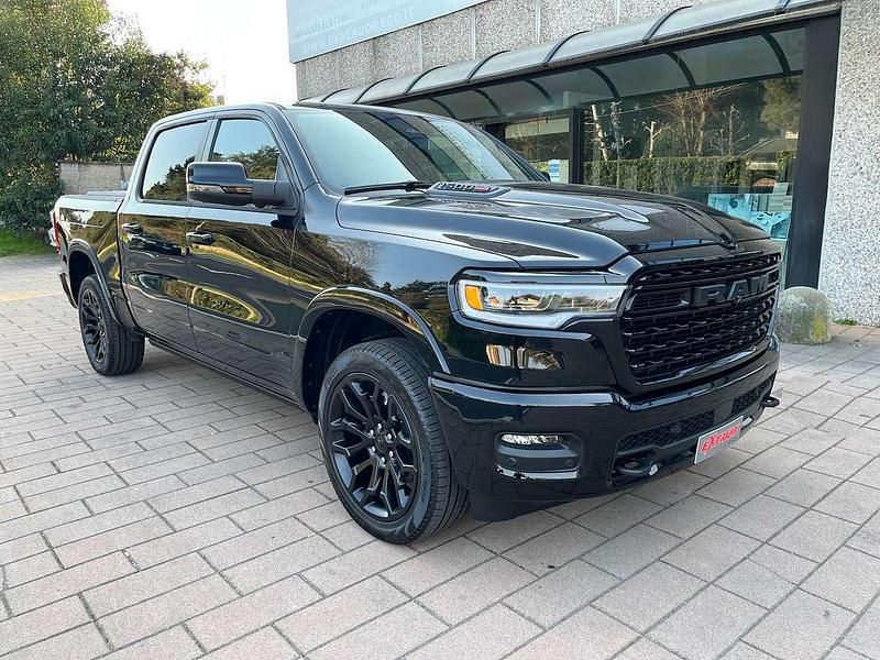 Nuova RAM 1500 547 CV (402 kW) 2025 Diamond black met. Pick-up