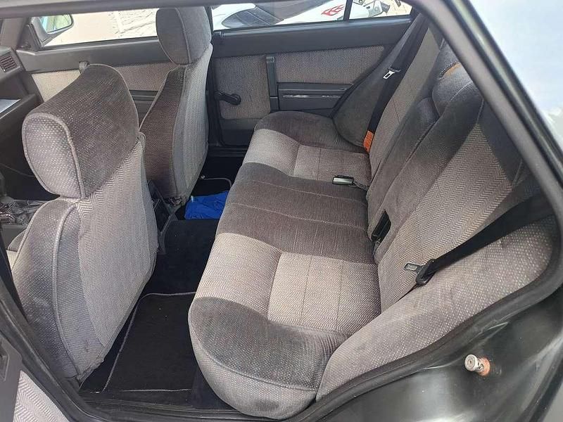 Usata Alfa Romeo 75 148 CV (108 kW) 1988 Verde Berlina