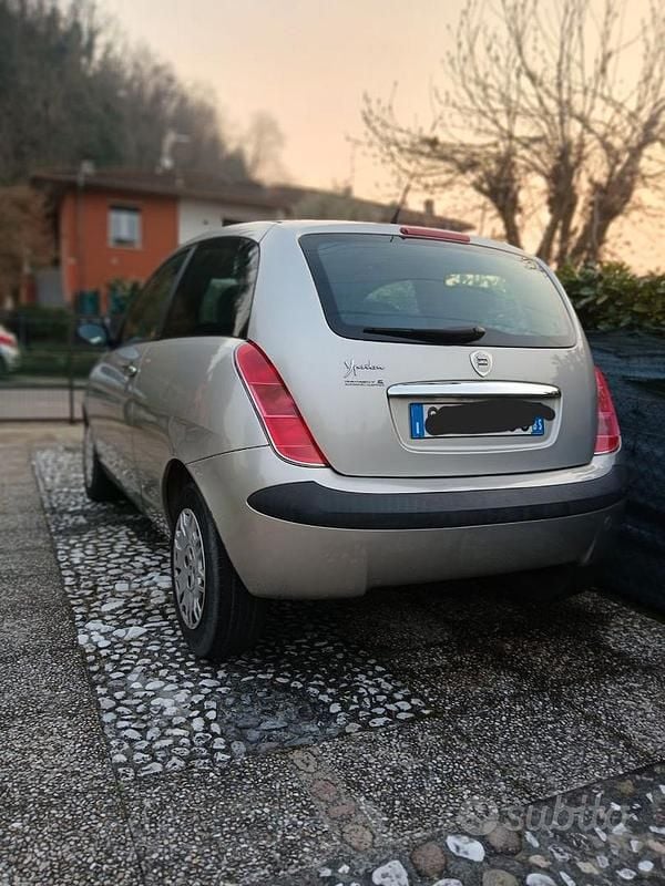 Usata Lancia Ypsilon 60 CV (44 kW) 2005 Utilitaria