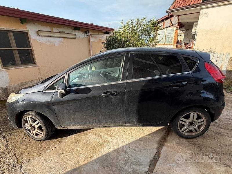 Usata Ford Fiesta 95 CV (69 kW) 2009 Nero Berlina