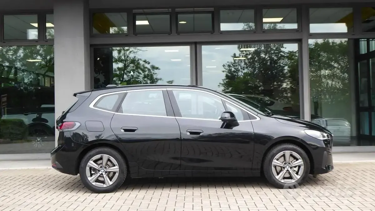 Usata BMW 218 Active Tourer 150 CV (110 kW) 2024 Saphirschwarz Monovolume