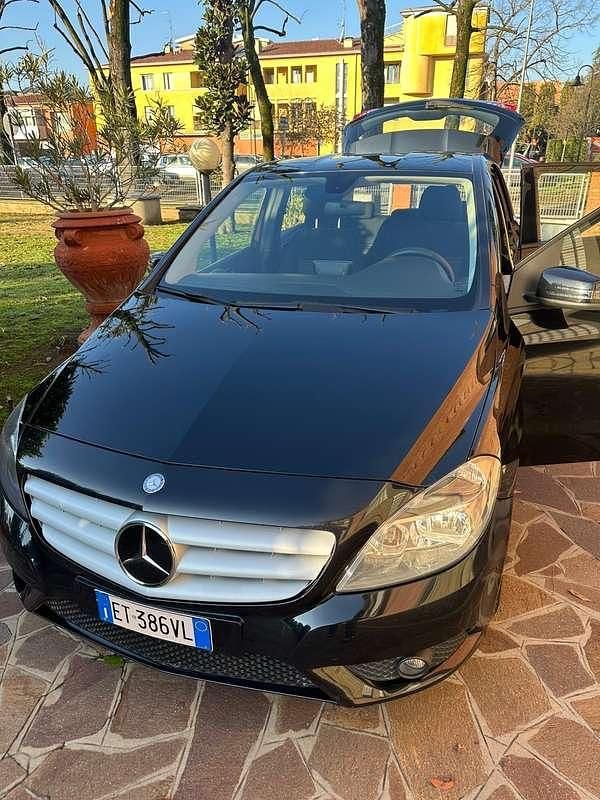 Usata Mercedes B180 Business 109 CV (80 kW) 2017 Monovolume