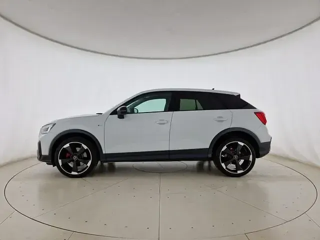 Usata Audi Q2 Ambiente 150 CV (110 kW) 2024 Bianco ghiacciaio metallizzato SUV