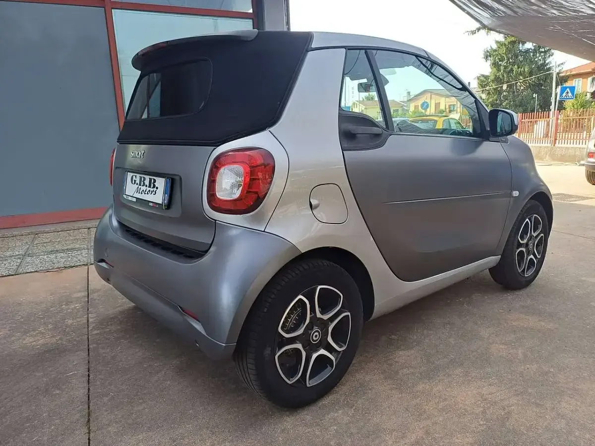 Usata Smart ForTwo Cabrio Passion 71 CV (52 kW) 2016 Grigio opaco cellula silver Cabrio