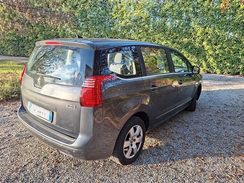 Usata Peugeot 5008 120 CV (88 kW) 2016 Grigio Monovolume