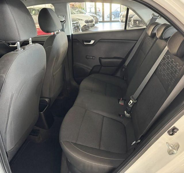 Usata Kia Rio Active 84 CV (61 kW) 2018 Grigio Berlina