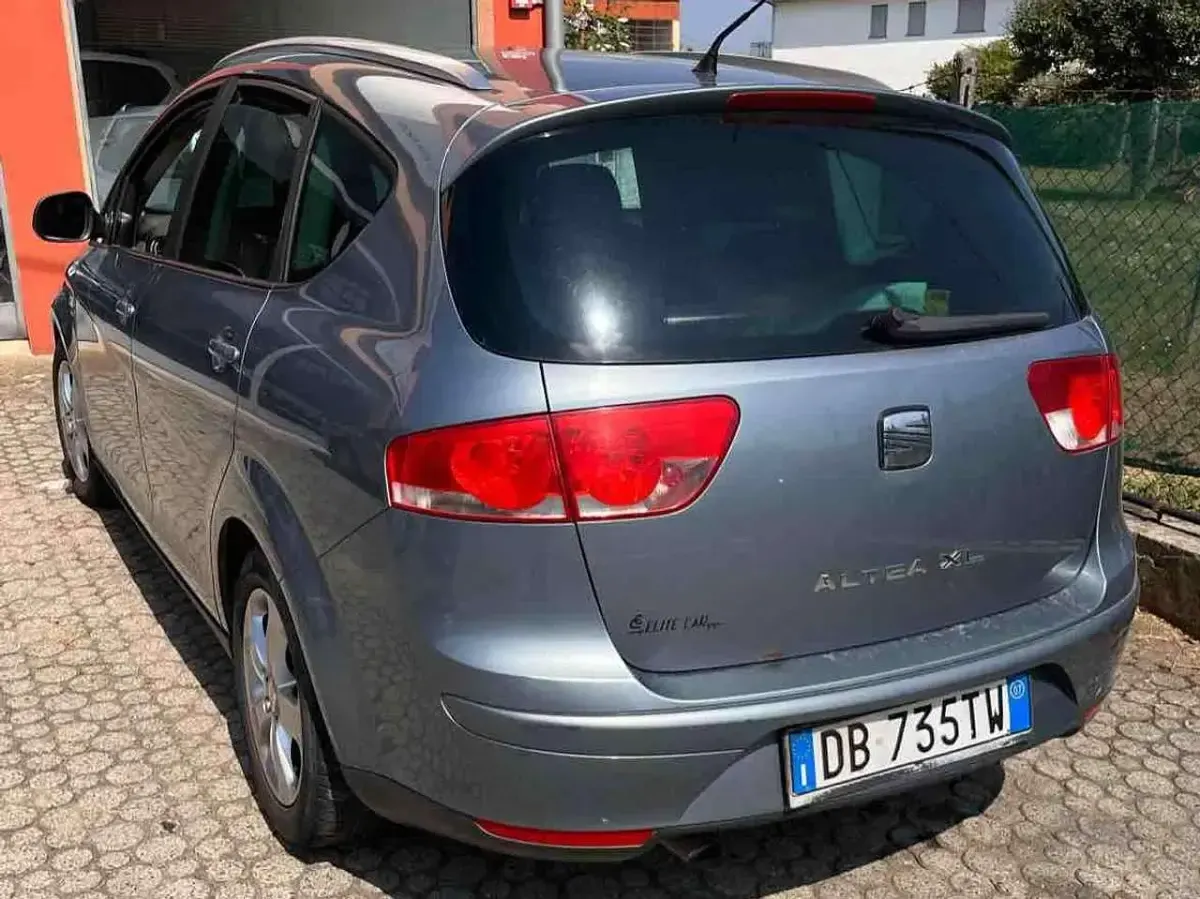 Usata Seat Altea XL Stylance 102 CV (75 kW) 2007 Blu/azzurro Monovolume