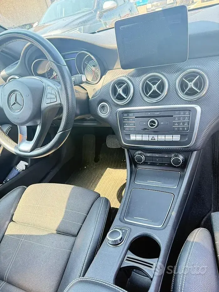 Usata Mercedes A180 109 CV (80 kW) 2016 Grigio Berlina