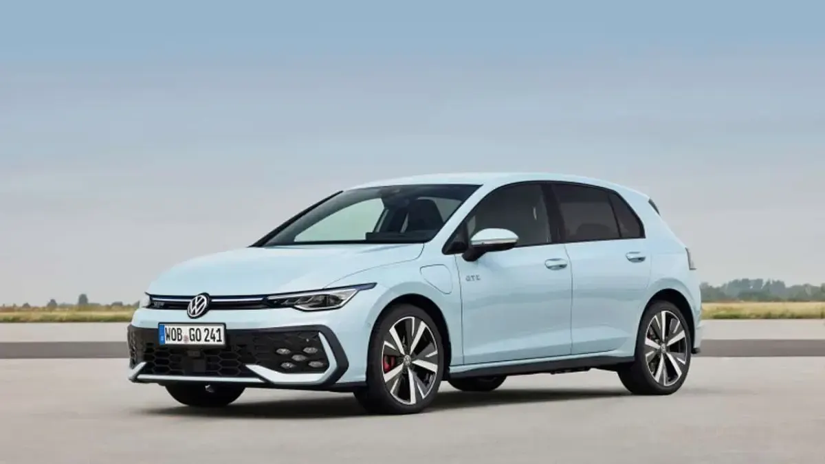 Nuova VW Golf VIII GTE 272 CV (200 kW) 2026 Argento Monovolume