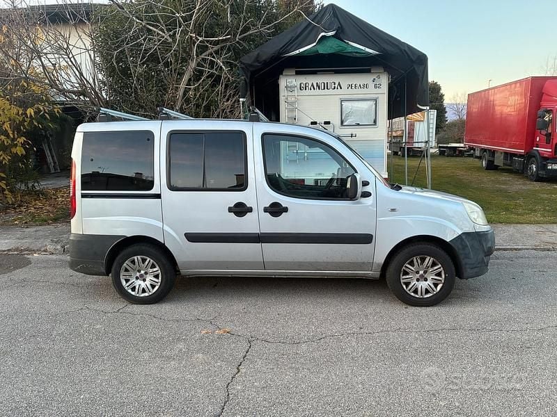 Usata Fiat Doblò 103 CV (75 kW) 2009 Monovolume