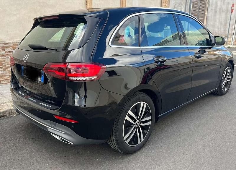 Usata Mercedes B180 136 CV (100 kW) 2021 Nero Utilitaria