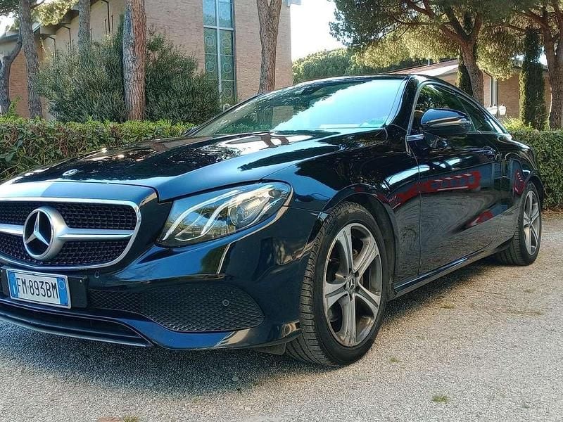 Usata Mercedes E220 194 CV (142 kW) 2017 Nero Coupé