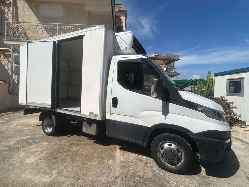 Usata Iveco Daily 145 CV (106 kW) 2016 Bianco Furgone