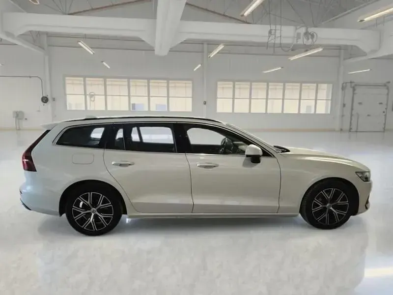 Usata Volvo V60 Core 197 CV (144 kW) 2023 Bianco Station wagon
