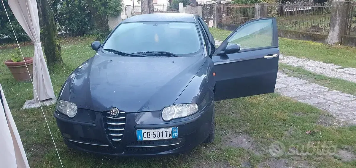Usata Alfa Romeo 147 105 CV (77 kW) 2002 Blu Utilitaria