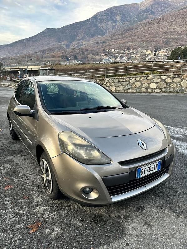 Usata 2009 Renault Clio II Tre volumi | 2500 € - Immagine 1/4