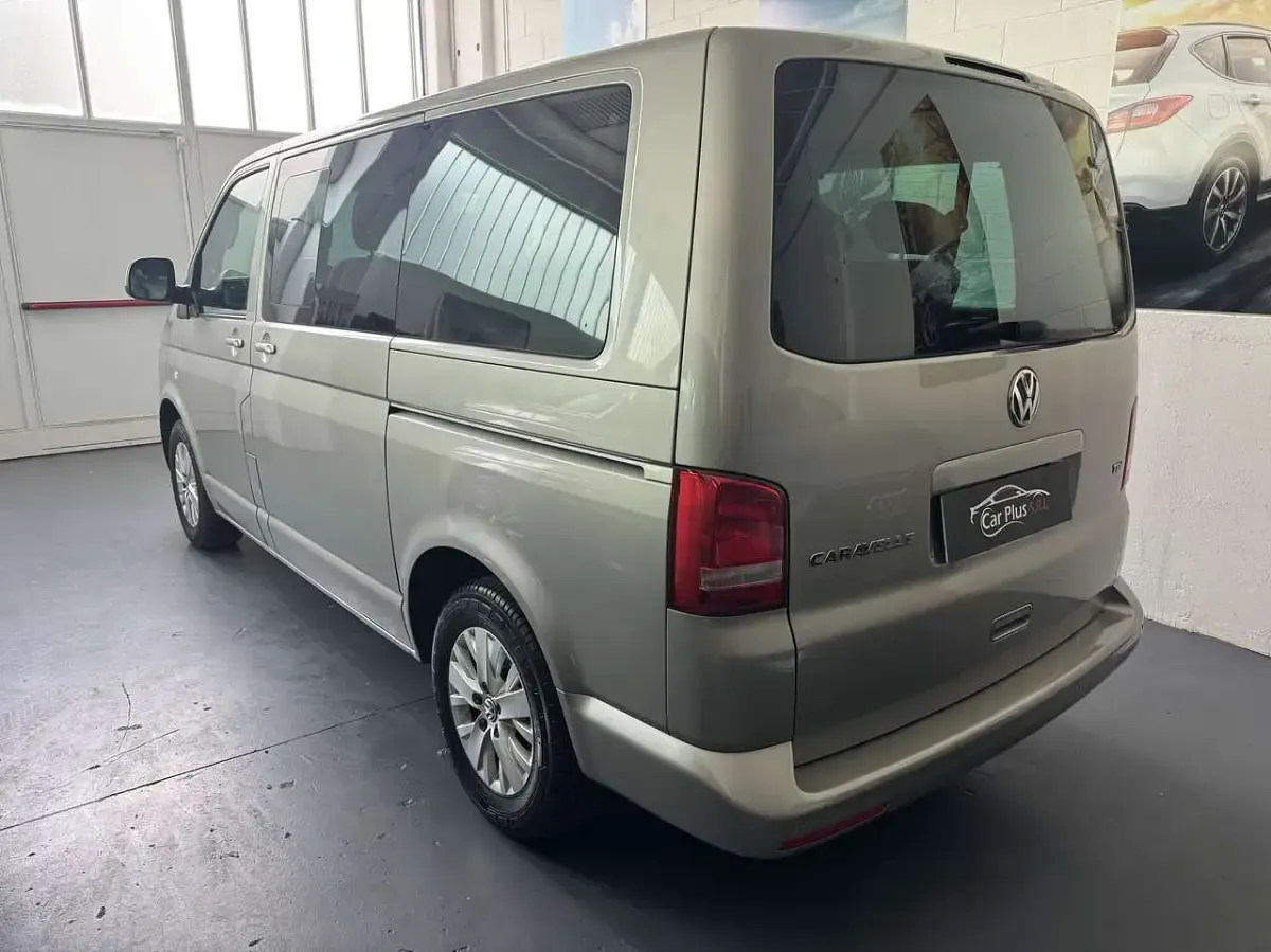Usata VW Caravelle 140 CV (102 kW) 2015 Grigio Furgone