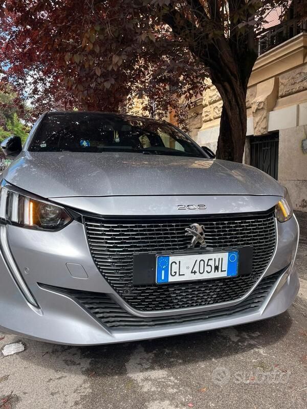 Grigio Usata 2023 Peugeot e-208 Due volumi | 20.900 € (Molto cara) - Immagine 1/4