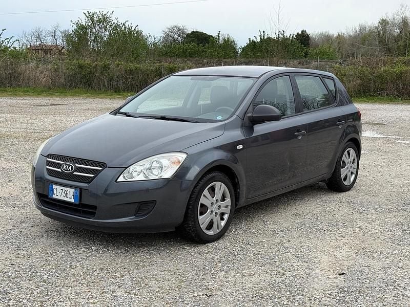 Usata Kia Ceed EX 109 CV (80 kW) 2008 Grigio Utilitaria