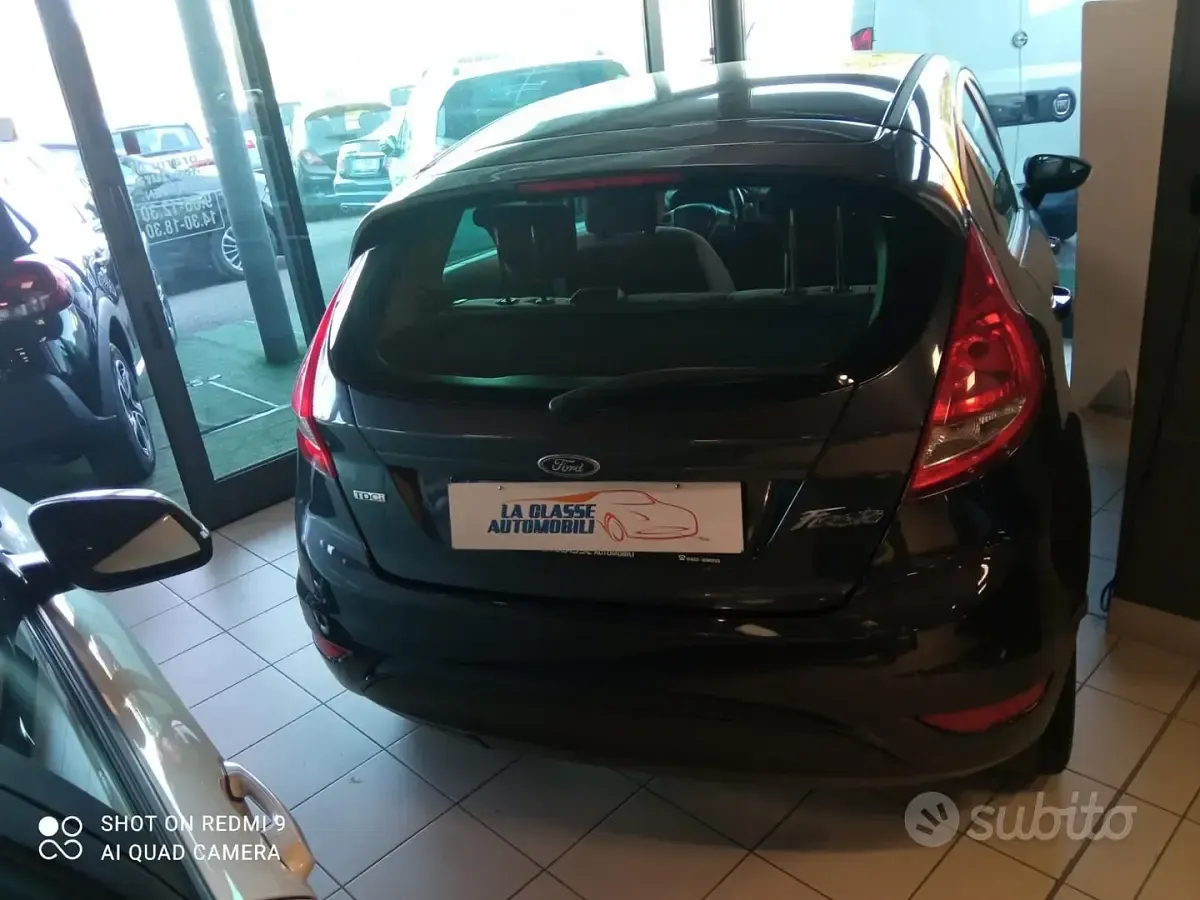 Second-hand Ford Fiesta Ghia 68 CP (50 kW) 2008 Gri Hatchback