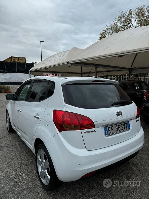 Usata Kia Venga 115 CV (84 kW) 2011 Bianco Utilitaria