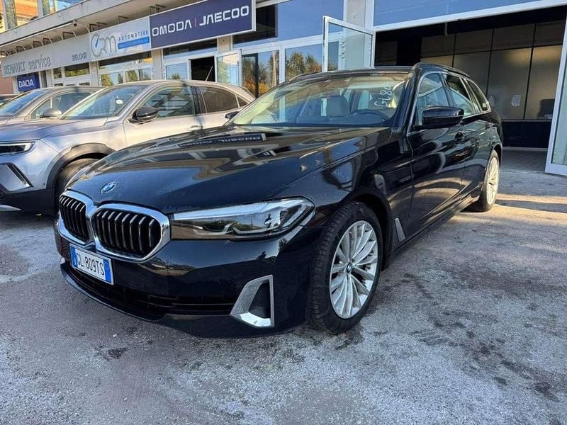 Usata BMW 530 Luxury Line 249 CV (183 kW) 2022 Nero Station wagon