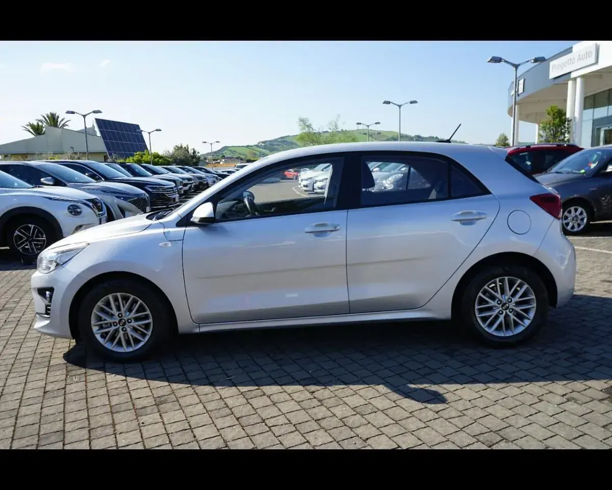 Usata Kia Rio Style 100 CV (73 kW) 2021 Grigio Utilitaria
