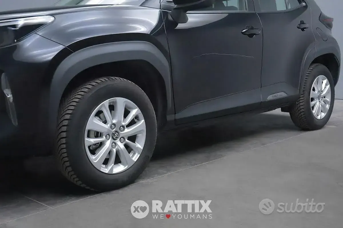 Usata Toyota Yaris Cross Active 92 CV (67 kW) 2025 Grigio SUV