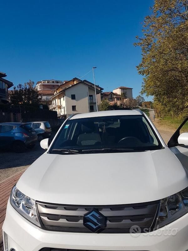 Bianco Usata 2015 Suzuki Vitara SUV | 13.500 € (Buon prezzo) - Immagine 1/4